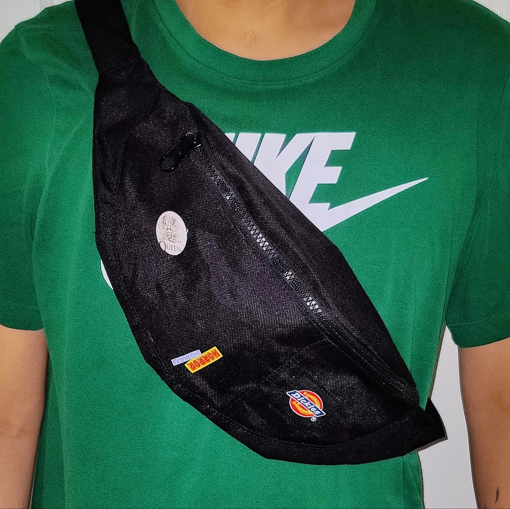 Dickies Fanny Pack in solid BLACK